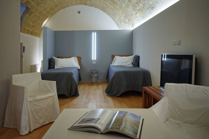 Room 16 of 28