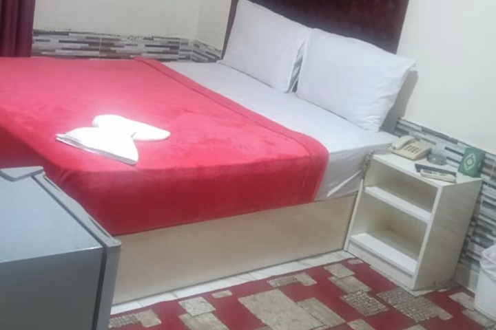 Room 7 of 13