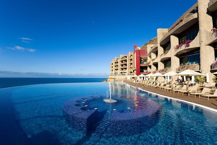 Hotel Pool