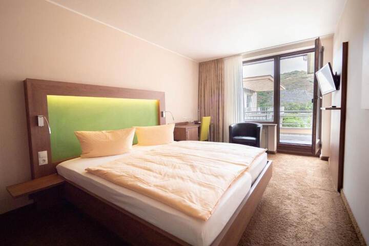 Room 3 of 32