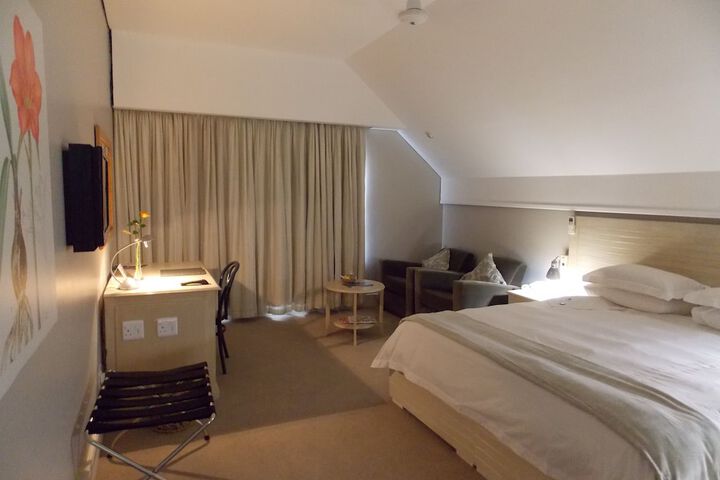 Room 2 of 37