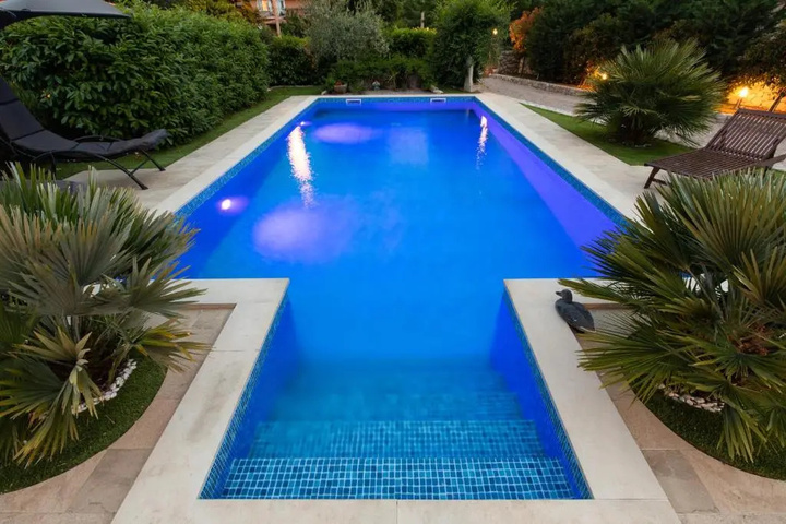 Pool 12 of 20