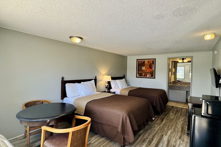 2 Double Beds (15 of 16)