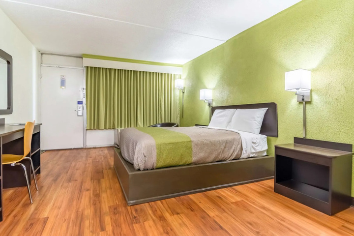 Room 6 of 17