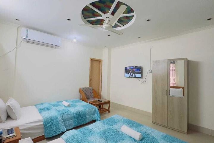 Room 6 of 16