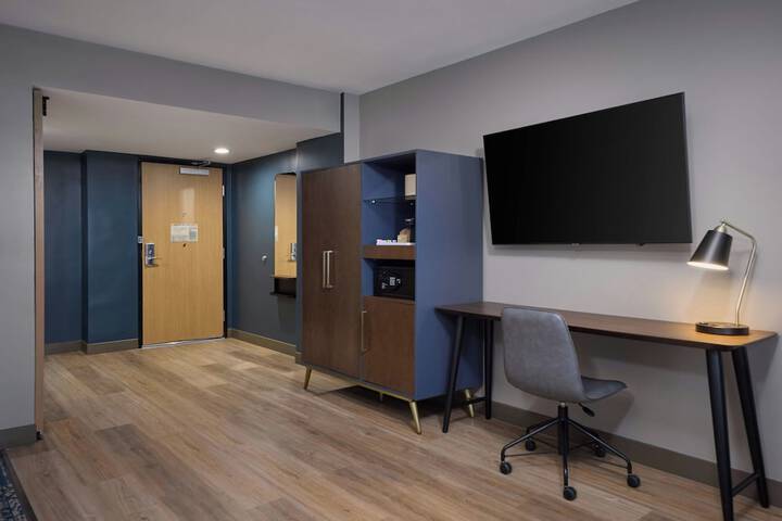 Room 21 of 38