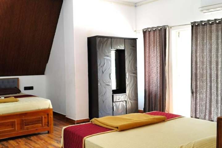 Room 33 of 117