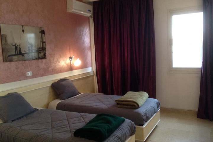 Room 15 of 28