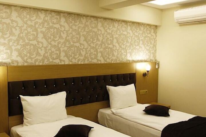 Room 10 of 37