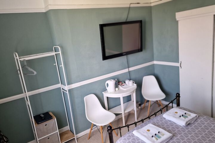 Room 32 of 86