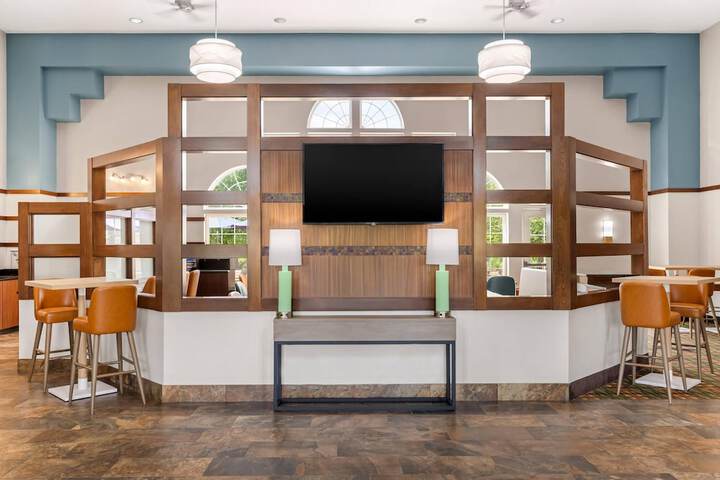 Entrance & Lobby