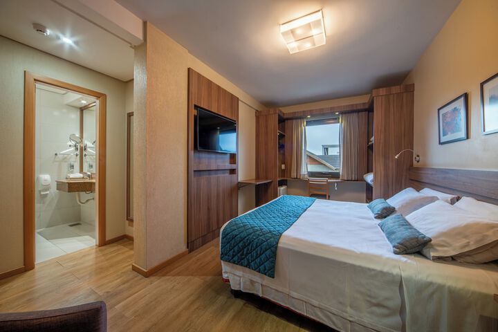 Room 10 of 42