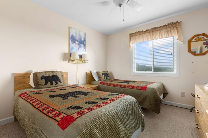 Room 10 of 102