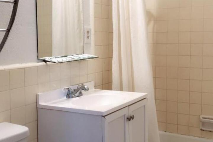 Deluxe Single Room (3 of 3)