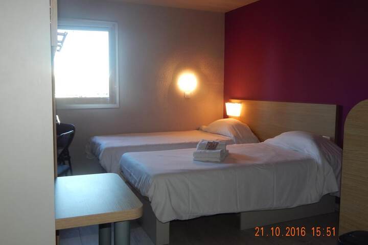 Room 6 of 24