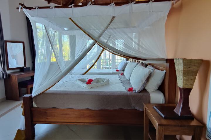 Room 12 of 40