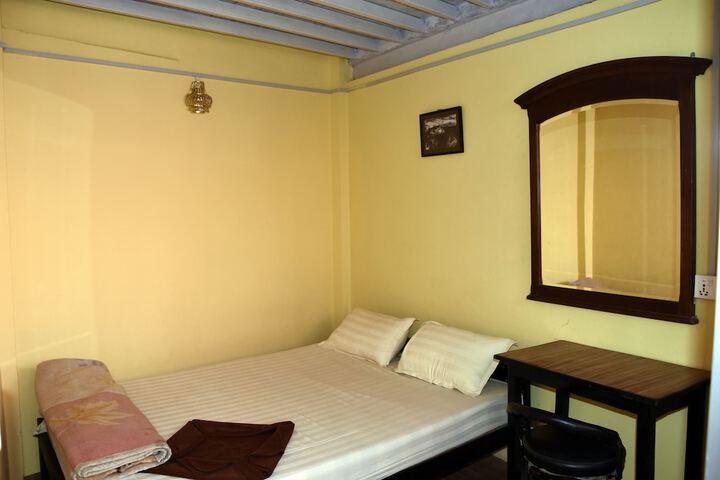 Room 34 of 66