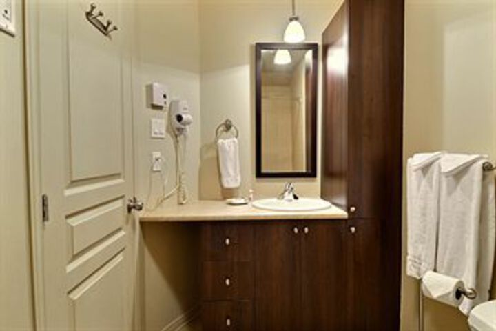 Room 4 of 22
