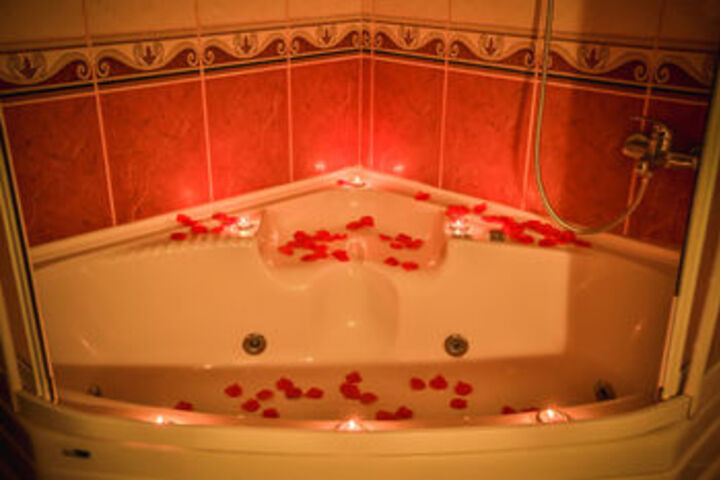 Hot Tub 63 of 89