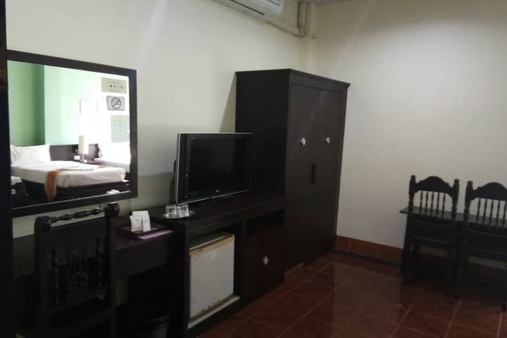 Room 5 of 24