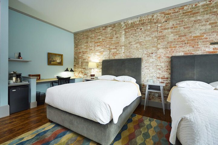 1 Queen Bed (12 of 18)