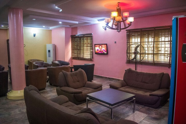 Lounge 59 of 68