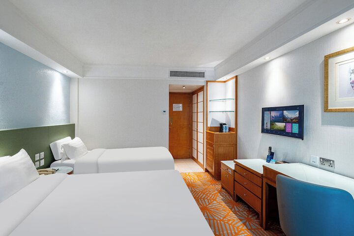 Room 48 of 103