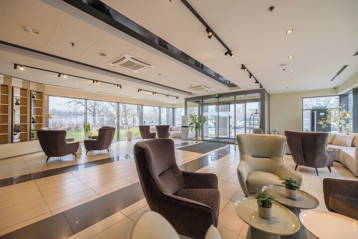 Entrance & Lobby