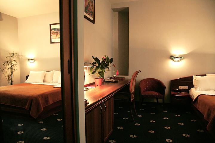 Room 15 of 76