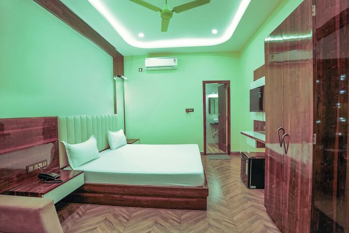 Room 5 of 40