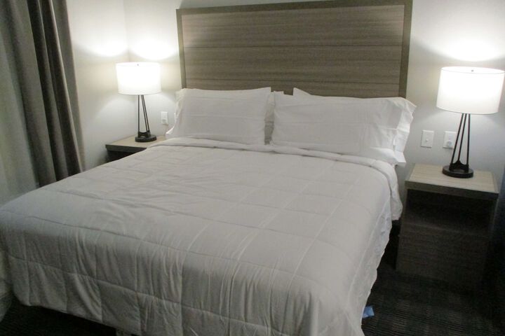 1 King Bed (9 of 11)