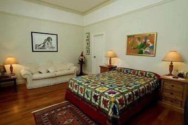 Room 7 of 28