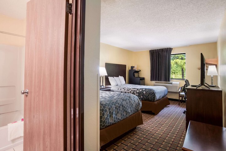 2 Double Beds (9 of 14)