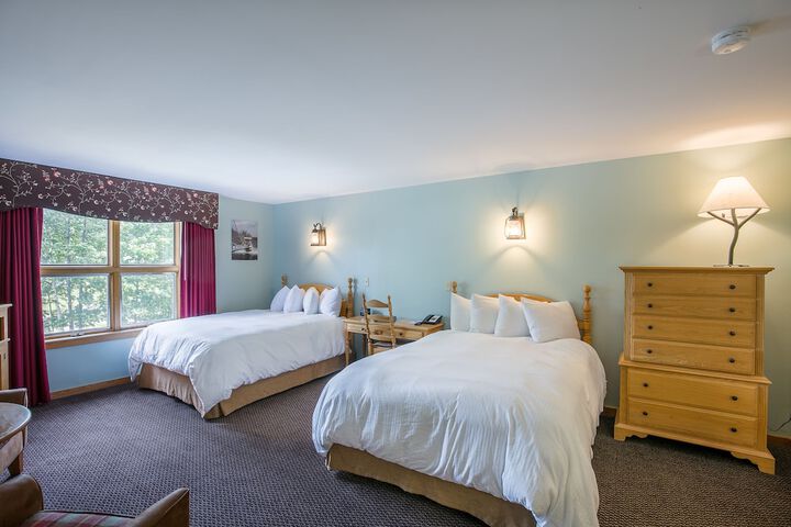 1 Queen Bed (16 of 17)