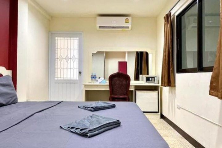 Room 12 of 53