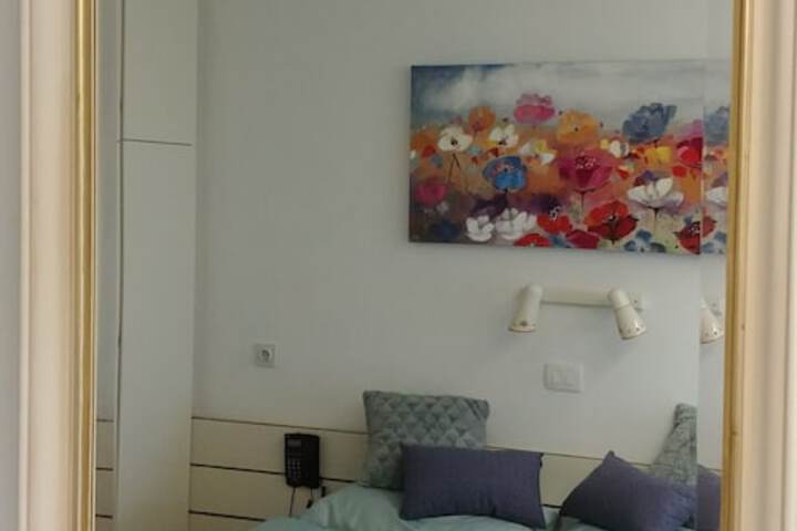 Room 11 of 52