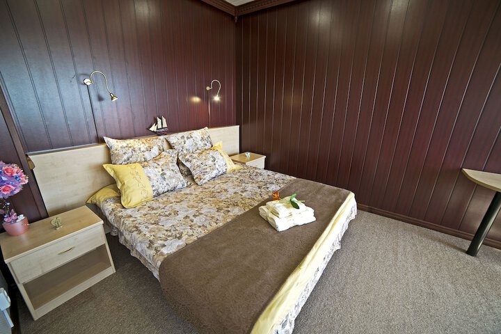 Room 6 of 37