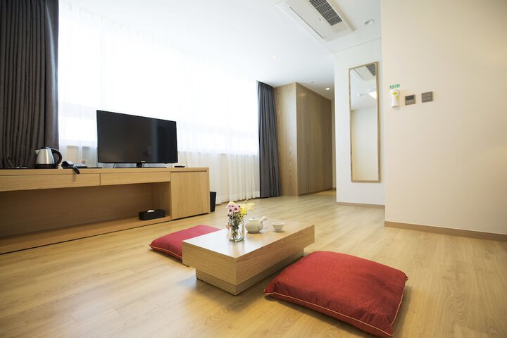 Room 27 of 66