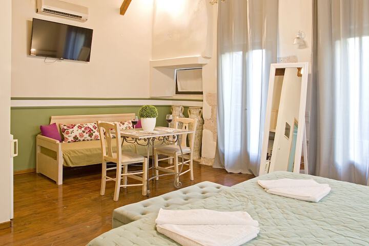 Room 4 of 36