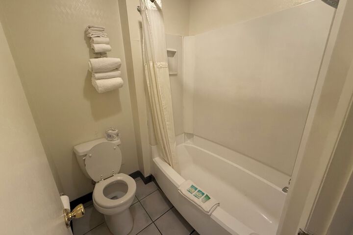 Room 10 of 17
