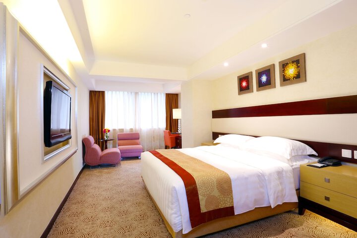 Room 9 of 38
