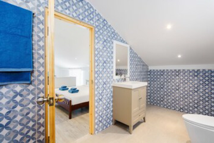 Room 2 of 17
