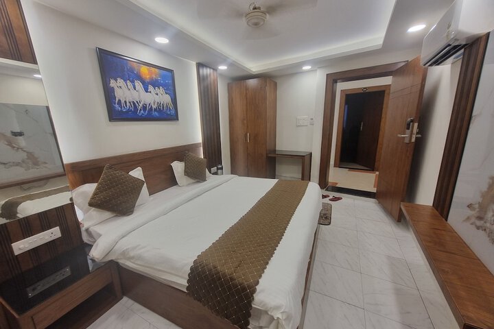 Room 6 of 42