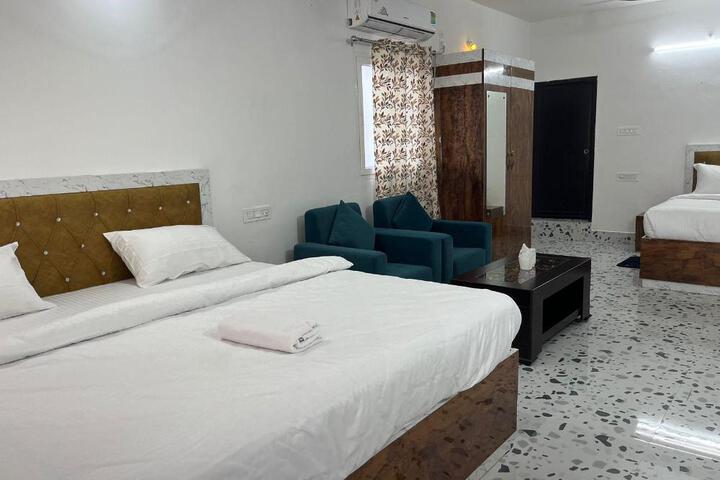 Hotel Keshvi