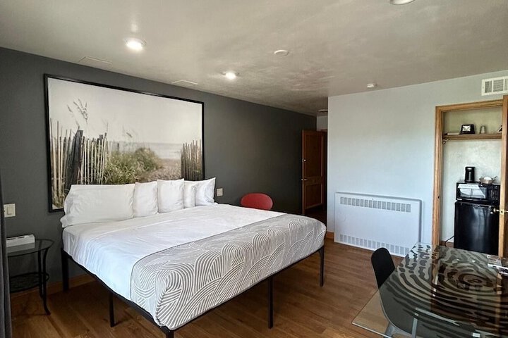 Standard | King Bed (6 of 9)