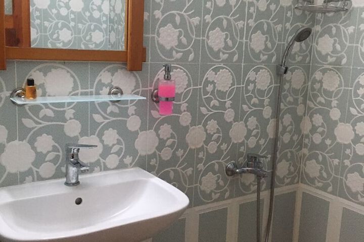 Room 5 of 18