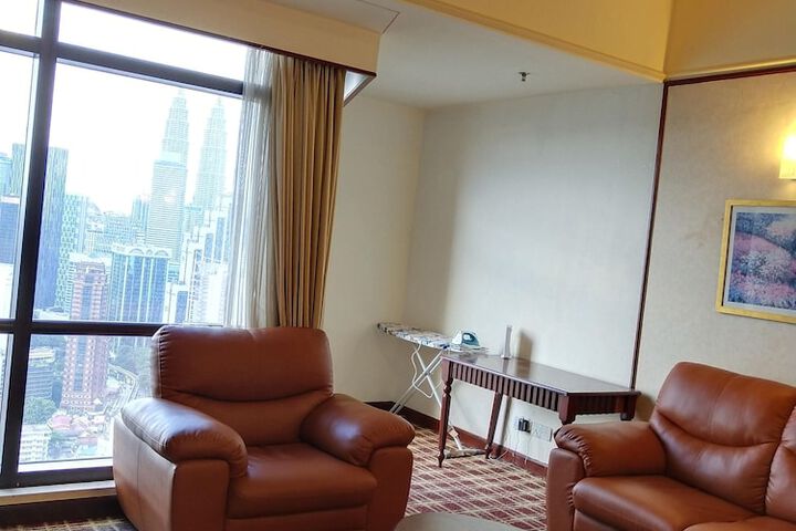 Room 33 of 47