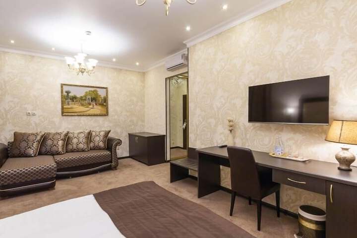 Room 16 of 143