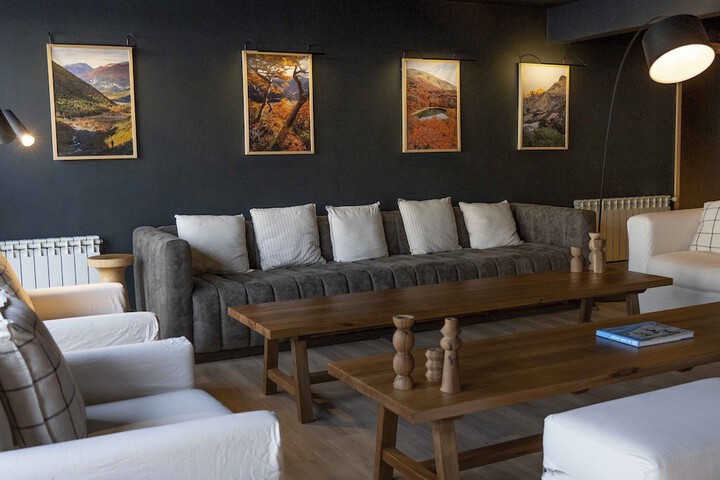 Lounge 55 of 80