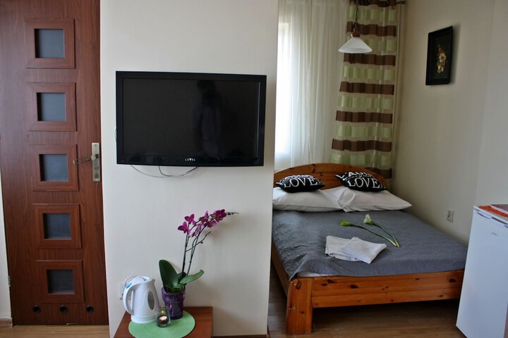 Room 9 of 66